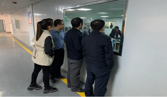 自治区工信厅总经济师田文国同志一行到开发区